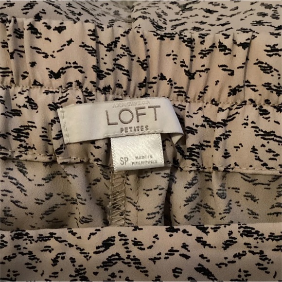 LOFT by Ann Taylor SP Women's Dress Shorts Side Zipper Pockets Tan & Navy Ch… - Picture 4 of 12